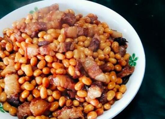 五花肉烧黄豆怎么做
