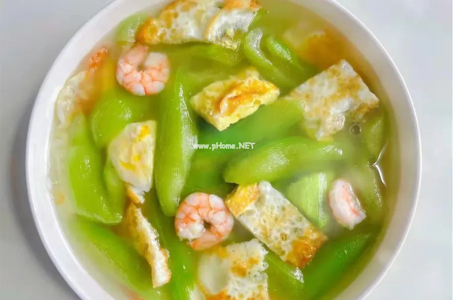 春季气候干燥，常给家人喝这汤，补水嫩肤去春燥，身体更轻松了