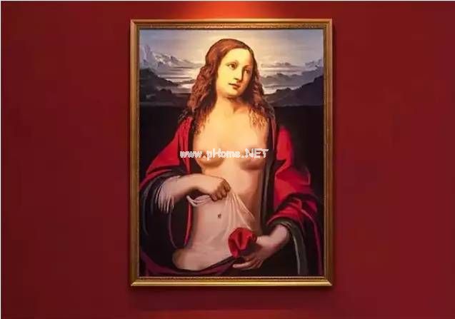 一场裸体女人的乳房展览，很开放！你敢看吗？