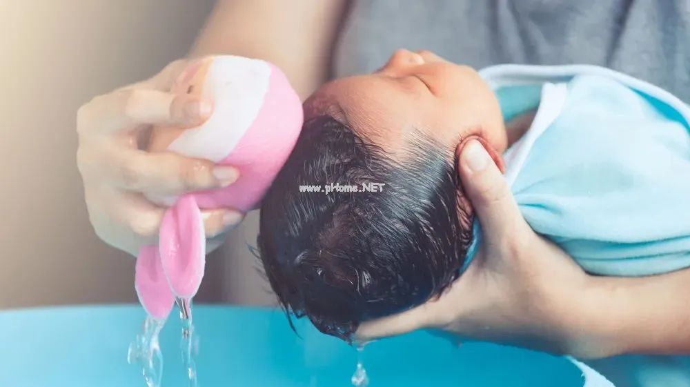 天凉了，宝宝没出汗可以不洗澡吗？一周该洗几次澡？