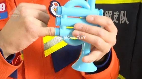 惊险!4岁男童差点被“咬断”舌头!这类网红零食,能少吃就少吃! 惊险!4岁男童差点被“咬断”舌头!这类网红零食,能少吃就少吃!
