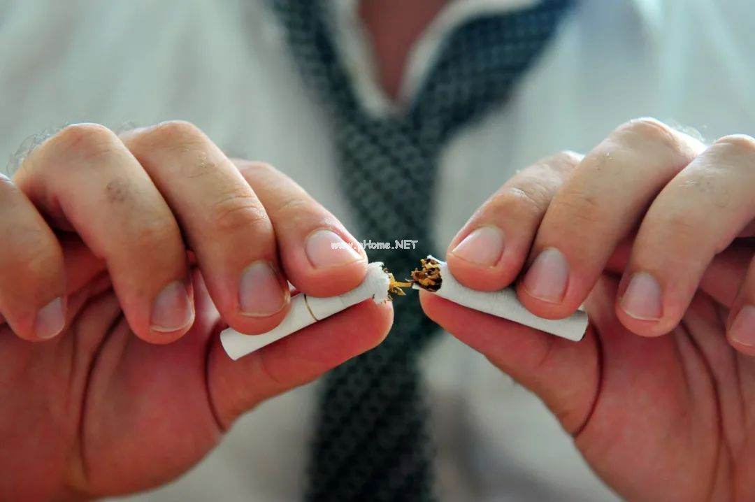 奇葩爸爸家中放烟花,结果将女儿送进ICU…… 奇葩爸爸家中放烟花,结果将女儿送进ICU……