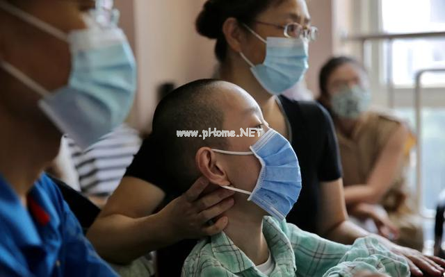 18公斤新生去北航报道，这个渐冻症男孩的故事看哭全网