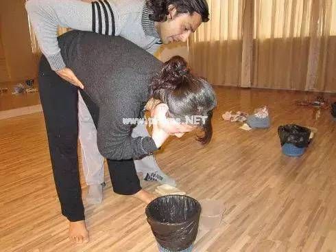 印度瑜伽，到底骗了多少中国女人？