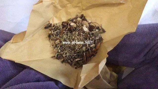 忍冬清馥蔷薇酽，薰满千村万落香
