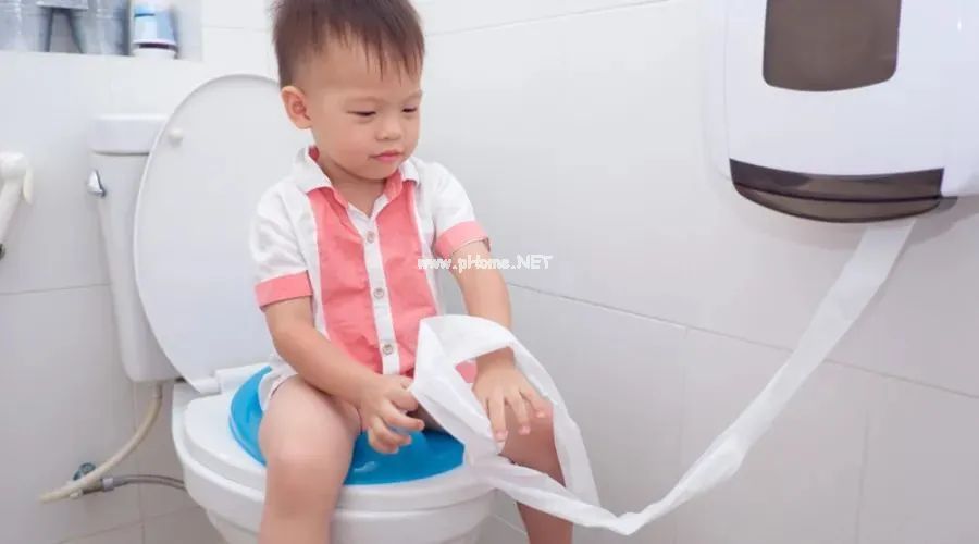 孩子不肯在幼儿园大便，我着急了半年，结果……