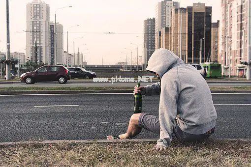 吃了头孢，喝酒会猝死？忌酒的常见药物，不止头孢！