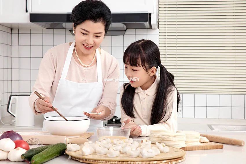 教小学生做饭！中医父母这样做，让孩子一生受益！