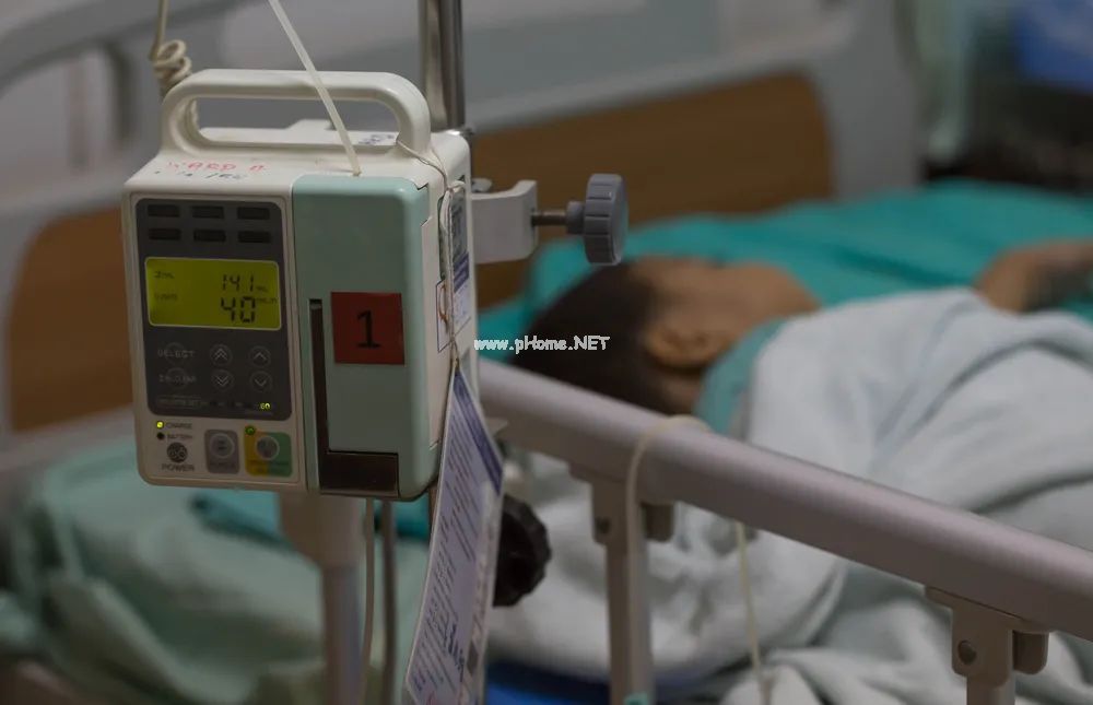 本以为是吃坏肚子，直到孩子突然倒地，双眼上翻，浑身抽搐……