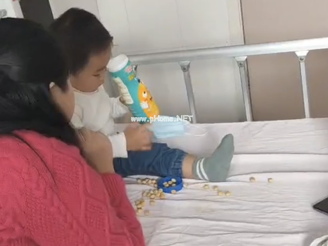 本以为是吃坏肚子，直到孩子突然倒地，双眼上翻，浑身抽搐……