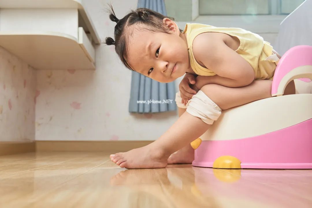 孩子不肯在幼儿园大便，我着急了半年，结果……